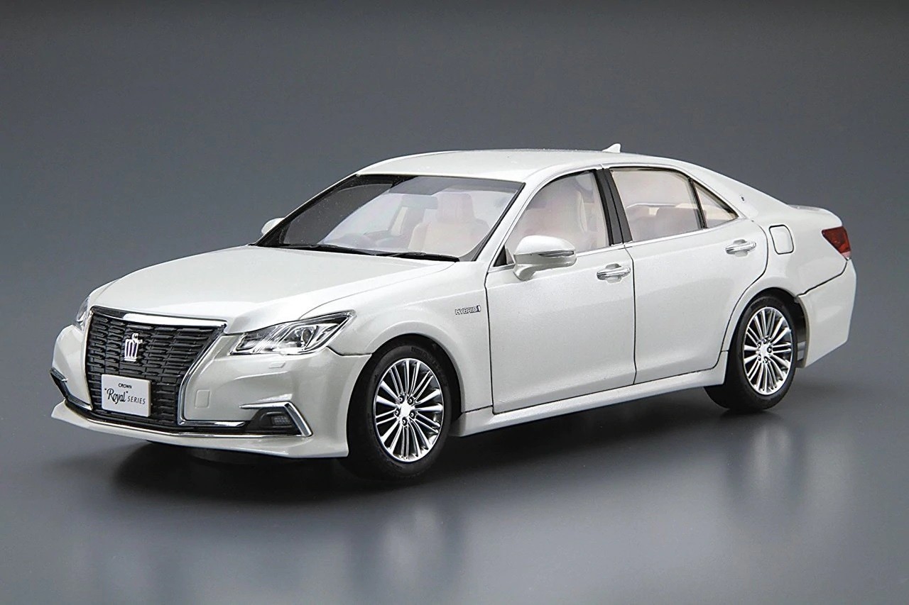 05082 Toyota Crown Hybrid Royalsaloon GRS210 (White Pearl Crystal Shine) Aoshima