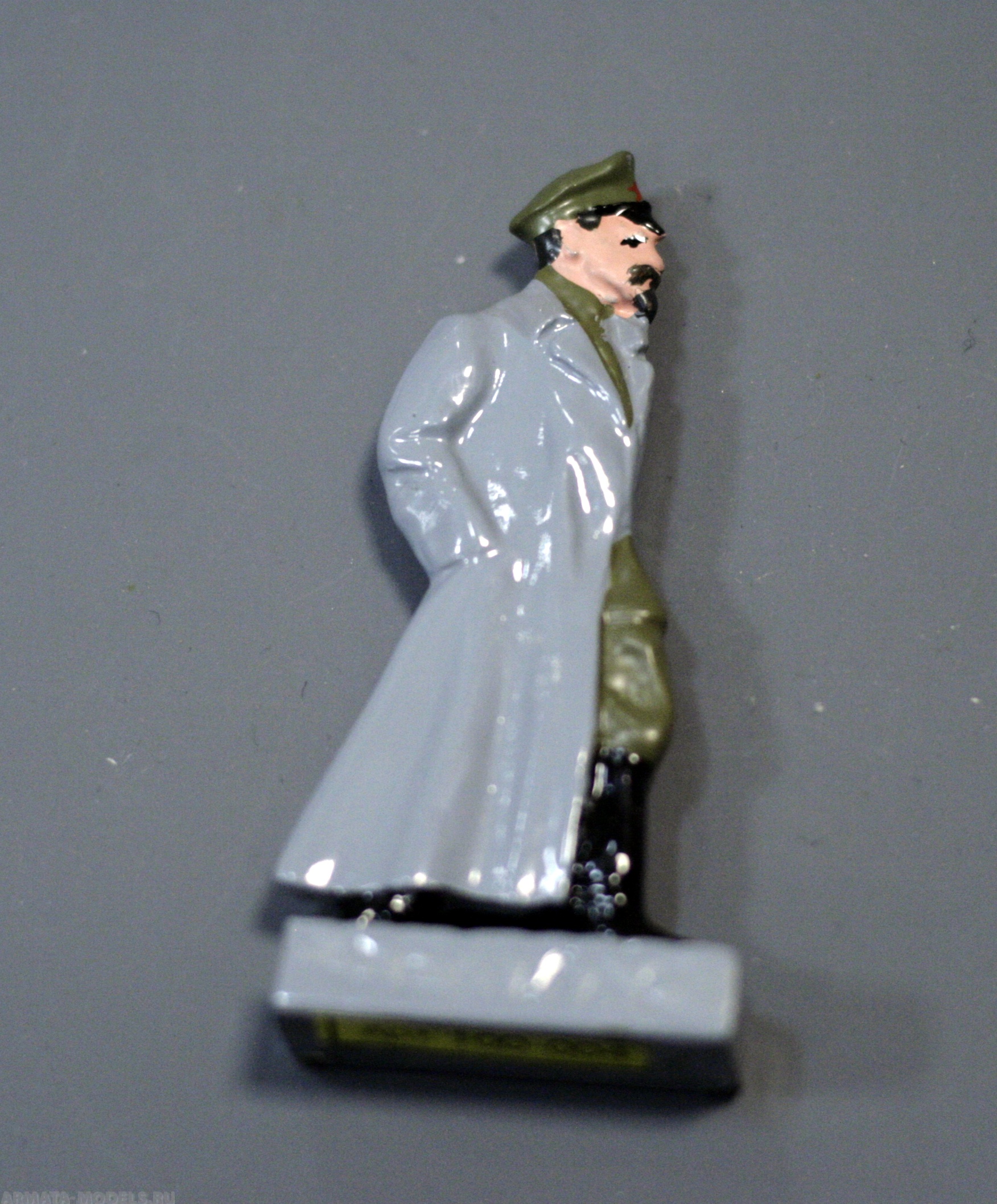 100-004 окрашеная фигура  Солдатики "Ура"