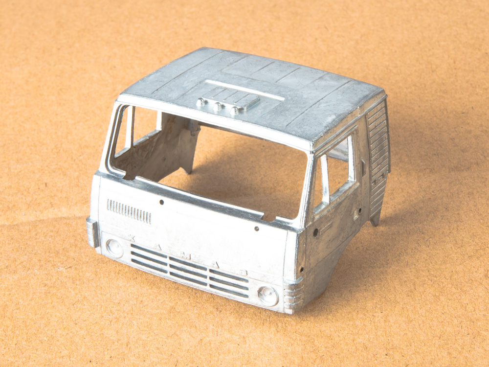 1411AVD Сборная модель КАМАЗ-53212 бортовой с тентом AVD Models