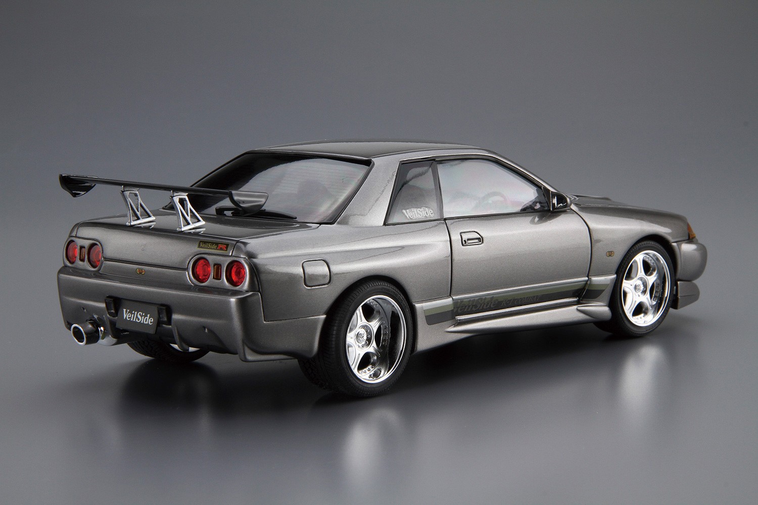 05709  Nissan Skyline GT-R R32 VeilSide Combat Model Aoshima
