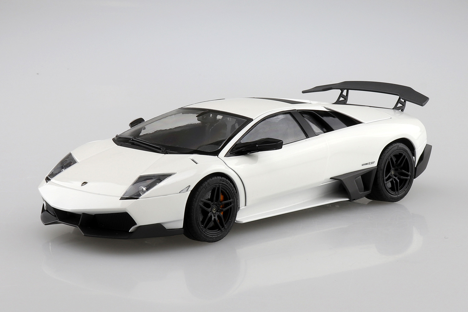 05901 Lamborghini Murcielago LP670-4 SV Aoshima