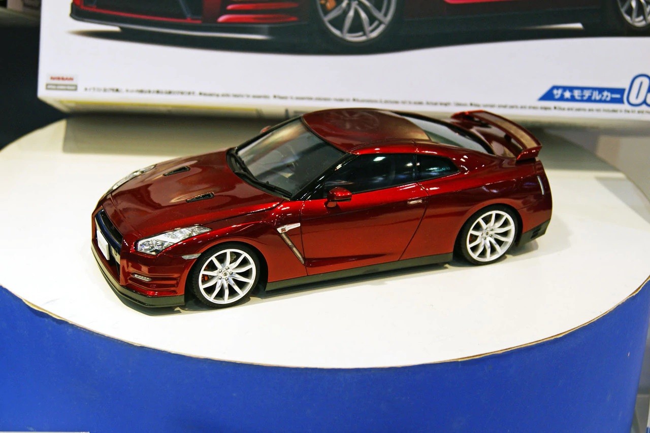 05857 Nissan GT-R R35 Pure Edition'14 Aoshima