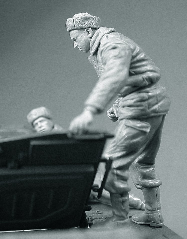 T-35189 Современные Российские танкисты (ремонт двигателя) Tank