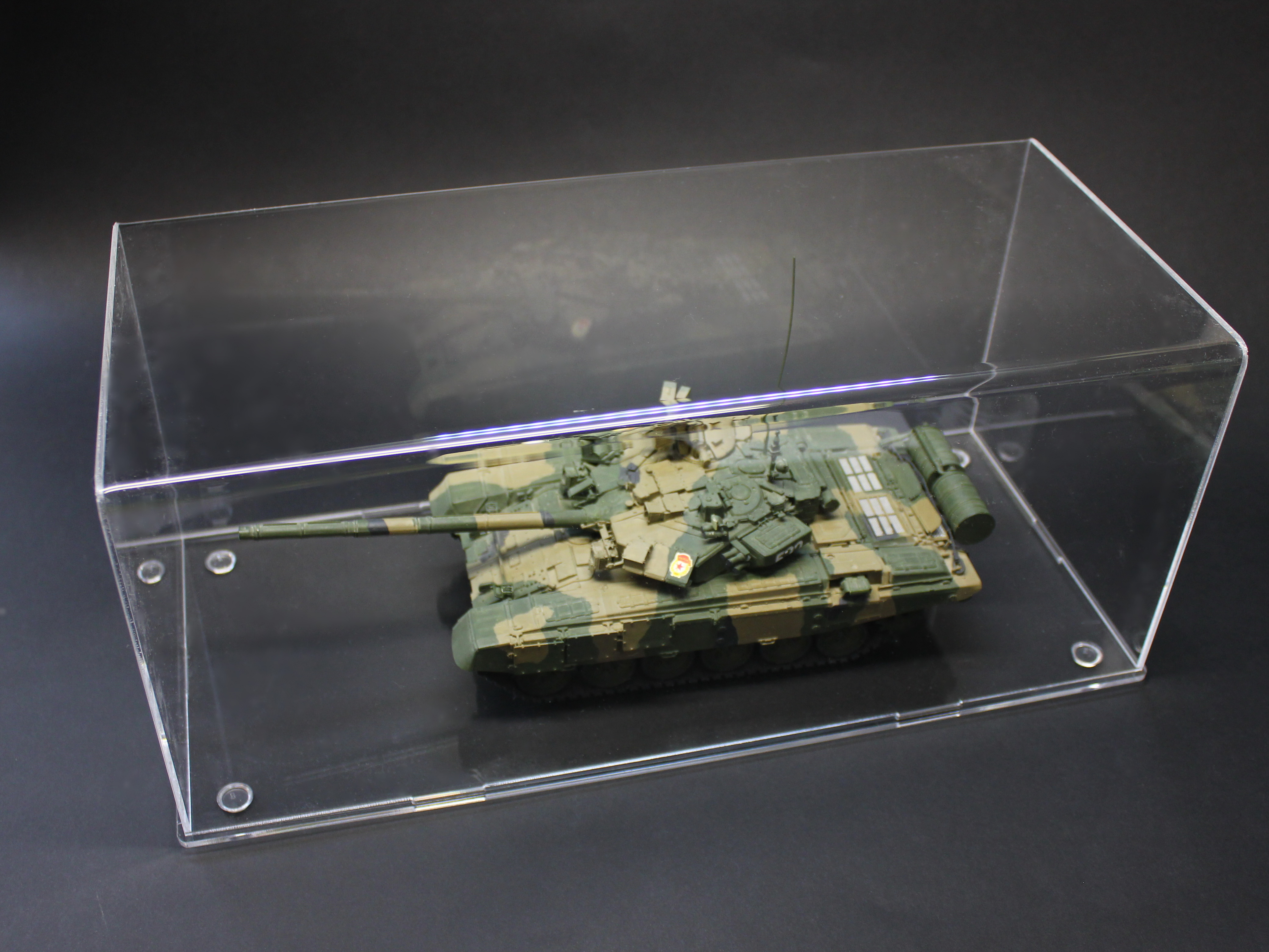 AM35666 Бокс акриловый для танков в масштабе 1/35 на пластиковом основании