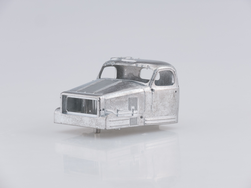 3006AVD Сборная модель Тяжелый артиллерийский тягач АТ-Т AVD Models