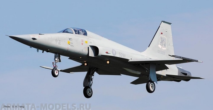 08243 Самолет	Northrop F-5E Tiger II Taiwan Air Force Hasegawa