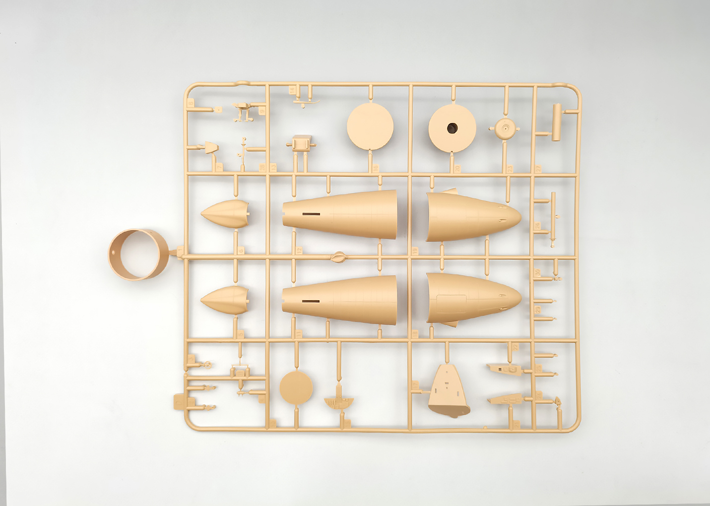 AH48A001 Немецкий экпериментальный истребитель вертикального взлета и посадки Focke-Wulf Triebflugel Amusing Hobby