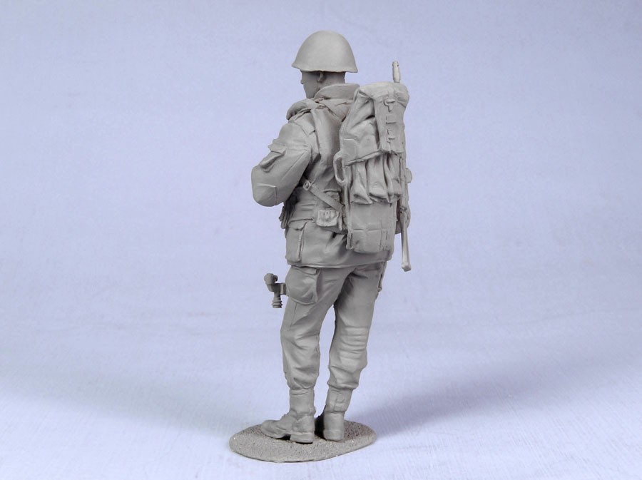 Т-35068 Российский солдат с РПГ-7 (Чечня 1994-2005 гг) с подставкой Tank