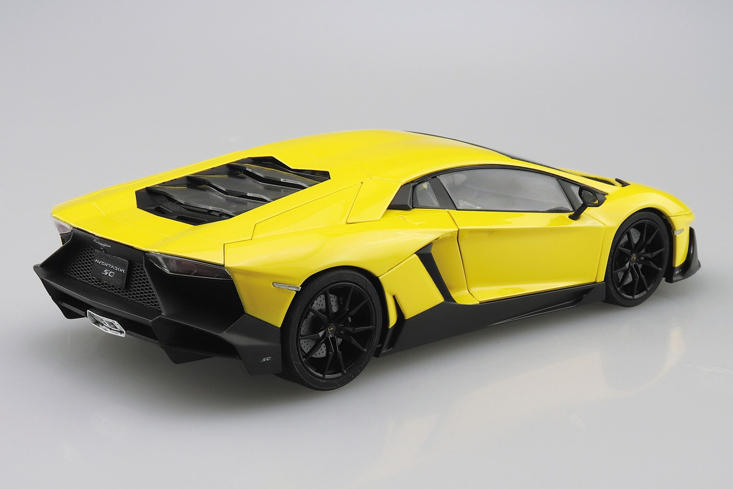 05982 Lamborghini Aventador 50°Anniversario '13 Aoshima