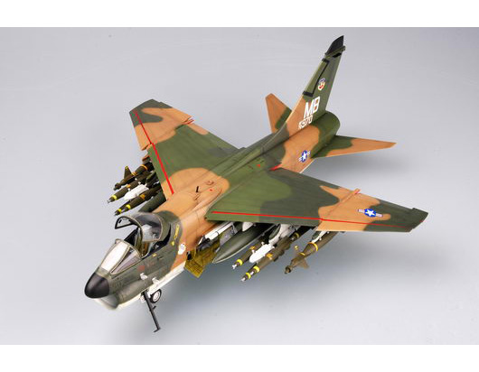 02245P USAF A-7D Corsair II Trumpeter