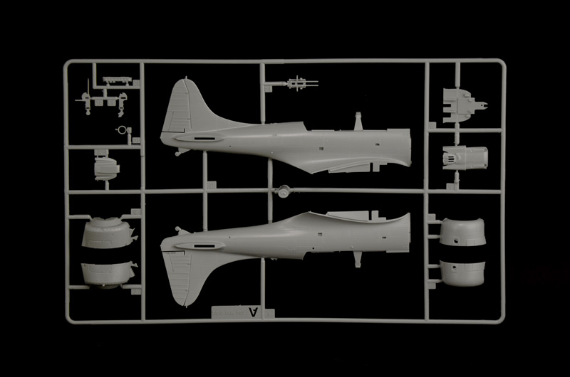 2841ИТ USN SBD-3 Dauntless Italeri