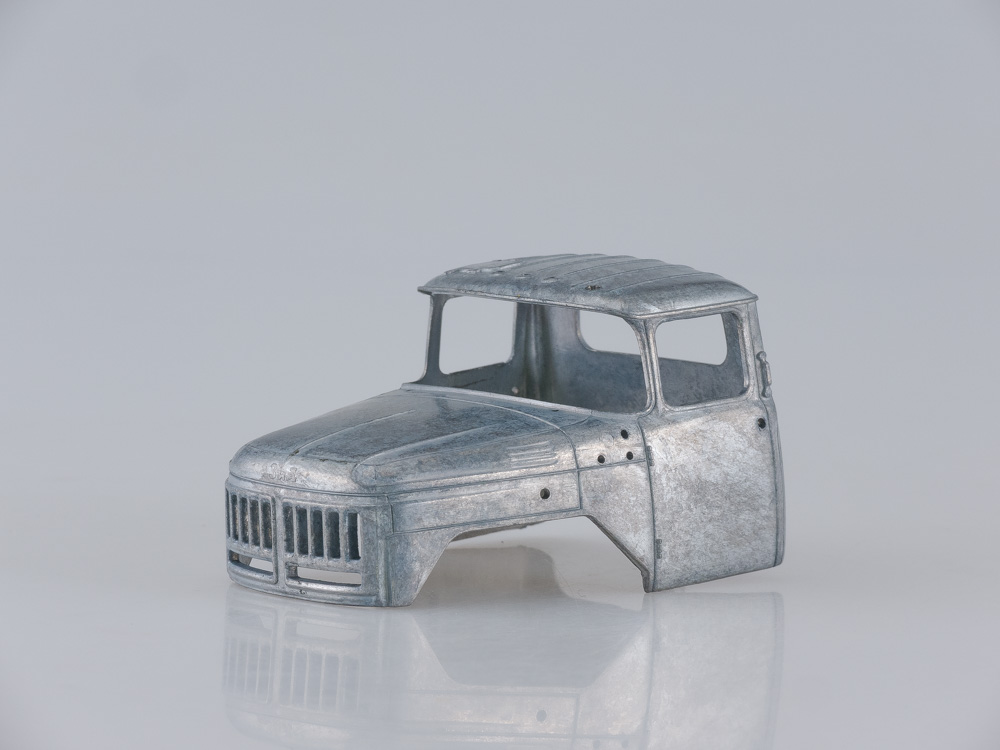 1056KIT Сборная модель  Автоцистерна АЦ-4,0 (ЗИЛ-131) AVD Models