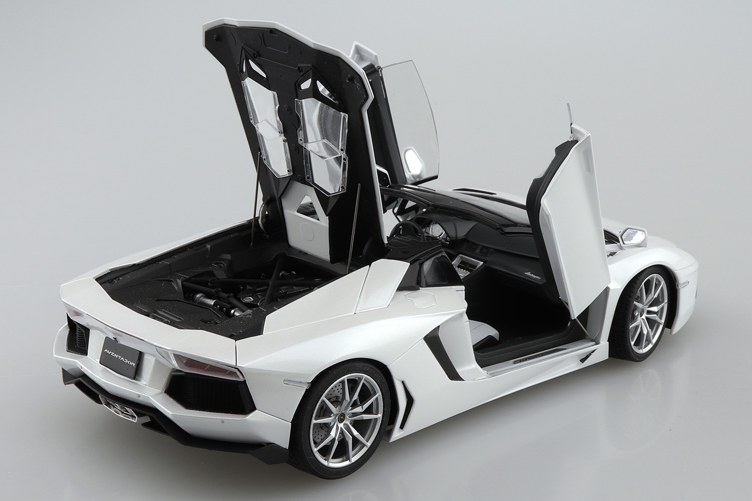 05866 Lamborghini Aventador LP700-4 Roadster '12 Aoshima