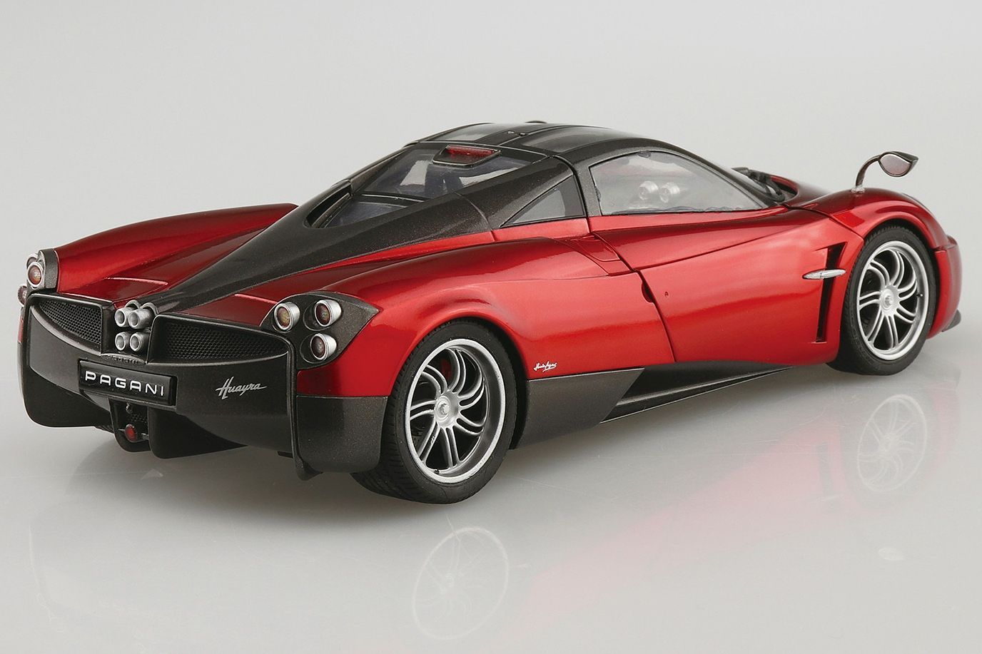 05806 Pagani Huayra '12 Aoshima