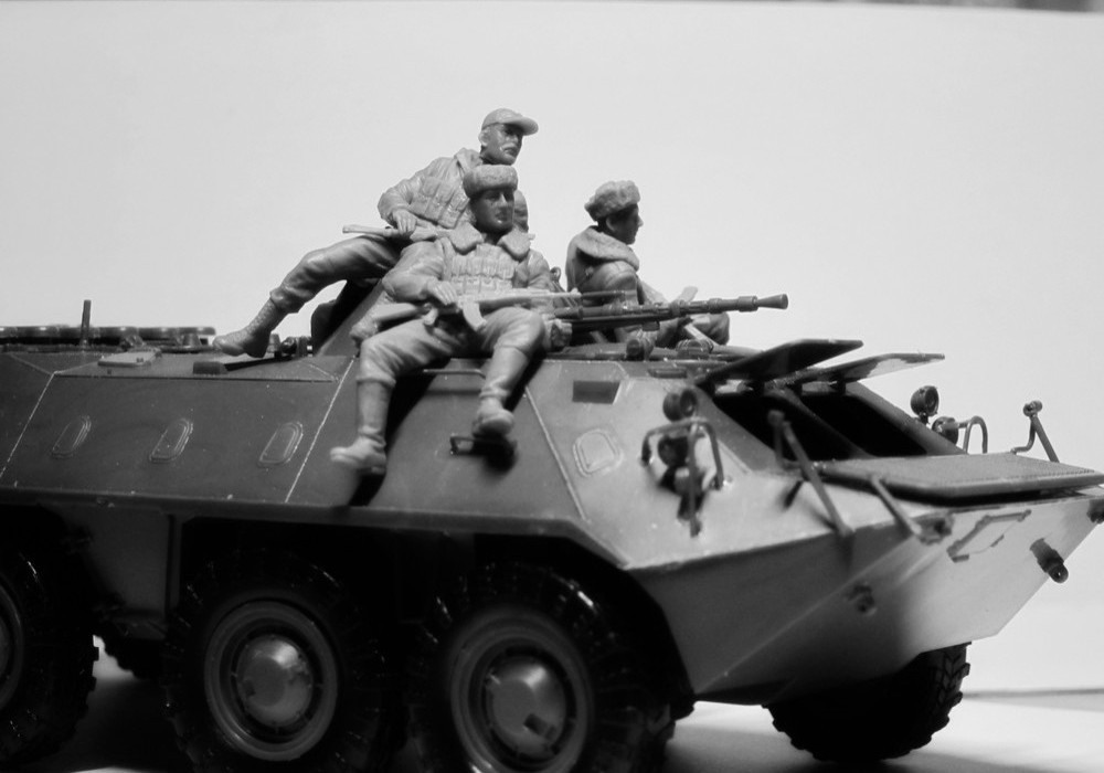 35637 Фигуры Советские десантники на бронетехнике (1979-1991) ICM