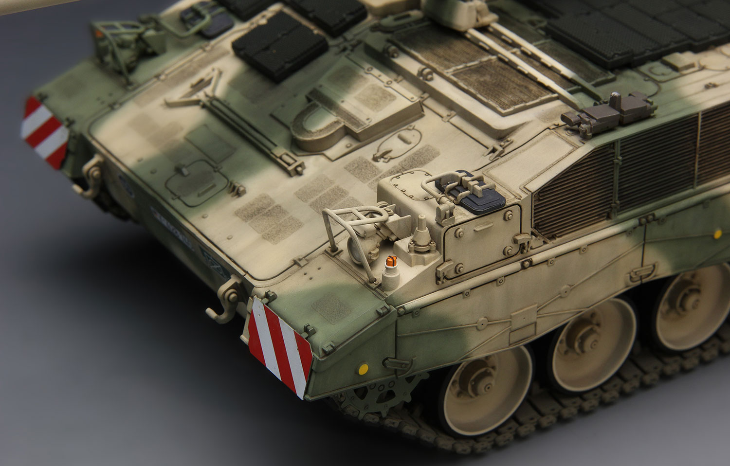 TS-019 GERMAN PANZERHAUBITZE 2000 SELF-PROPELLED HOWITZER w/ADD-ON ARMOR Meng