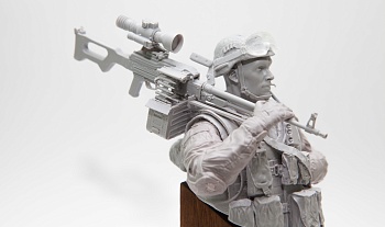 DVC-10B001 Бюст Вежливого Пулеметчика 1/10